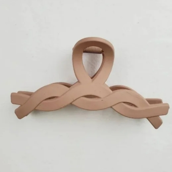 Claw Clip Hair Accessories - Picture 1 of 3